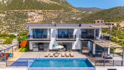 villa-gunes-94